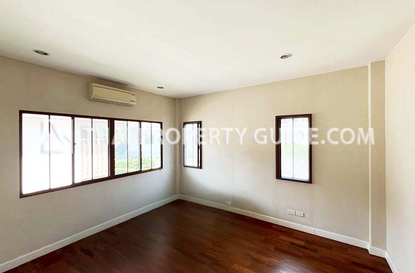 House with Shared Pool in Bangnatrad 